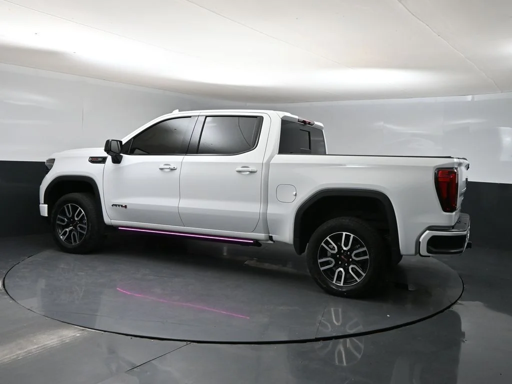 Used 2025 White GMC AT4 image 4