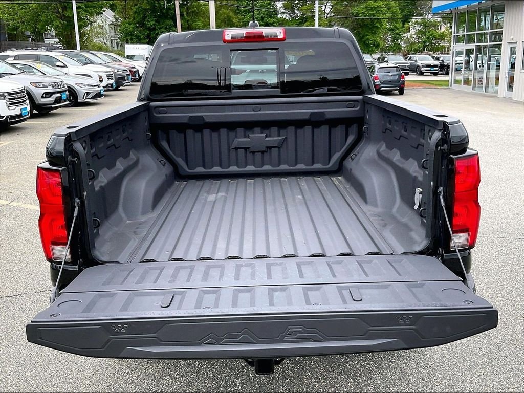 Used 2023 Black Chevrolet Z71 image 30