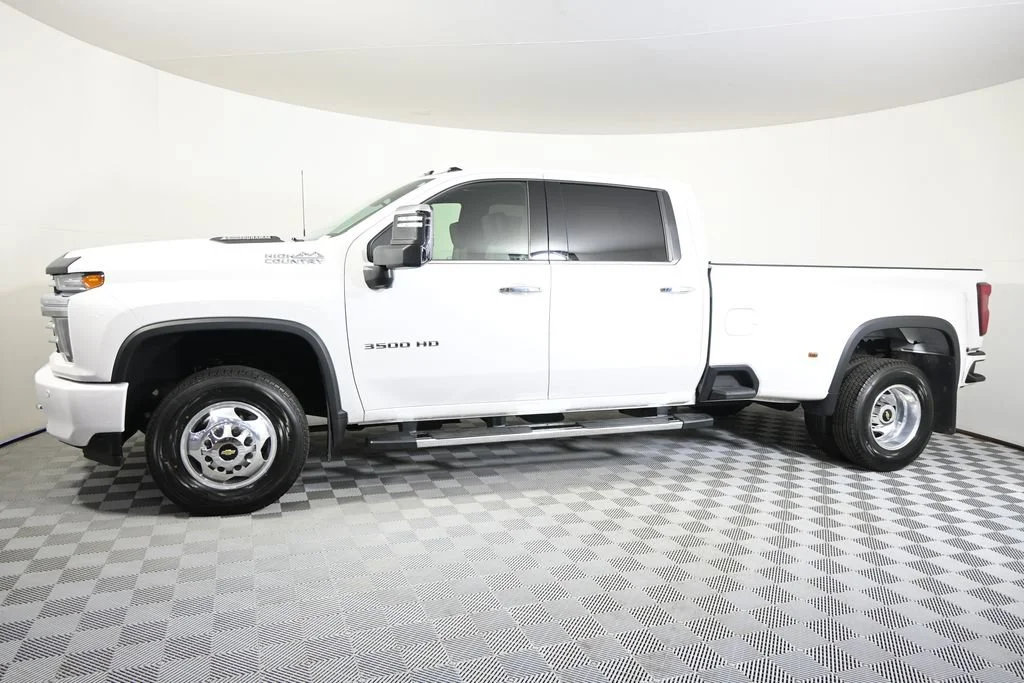 Used 2021 Chevrolet Silverado 3500HD High Country with VIN 1GC4YVEY2MF277029 for sale in Forest Lake, Minnesota