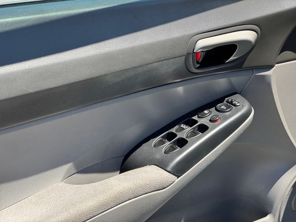 Used 2007 Alabaster Silver Metallic Honda LX image 9