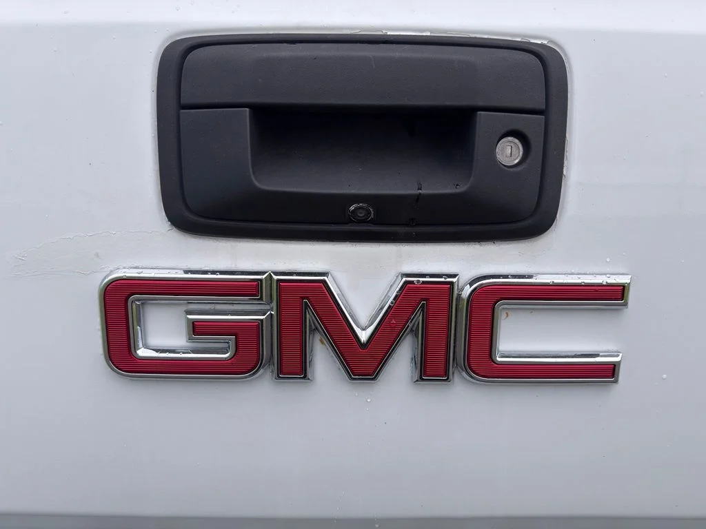Used 2016 White GMC SLT image 19