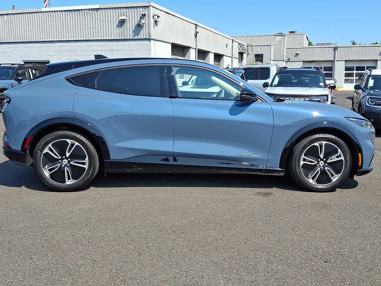 Used 2023 Vapor Blue Ford Premium image 7