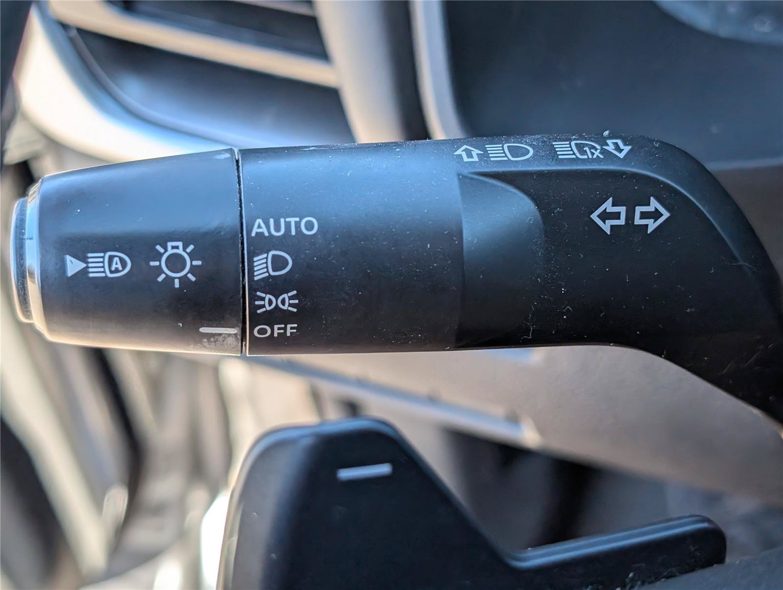 Used 2022 Silver Nissan SV image 24
