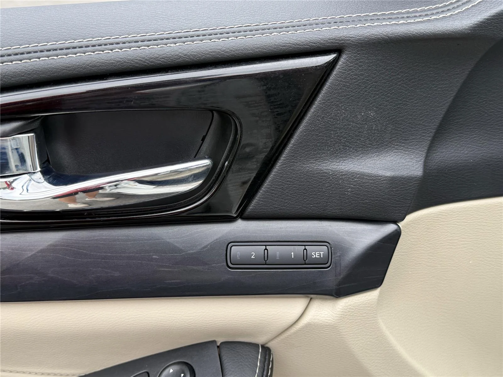 Used 2023 Pearl White Tricoat Nissan Platinum image 17