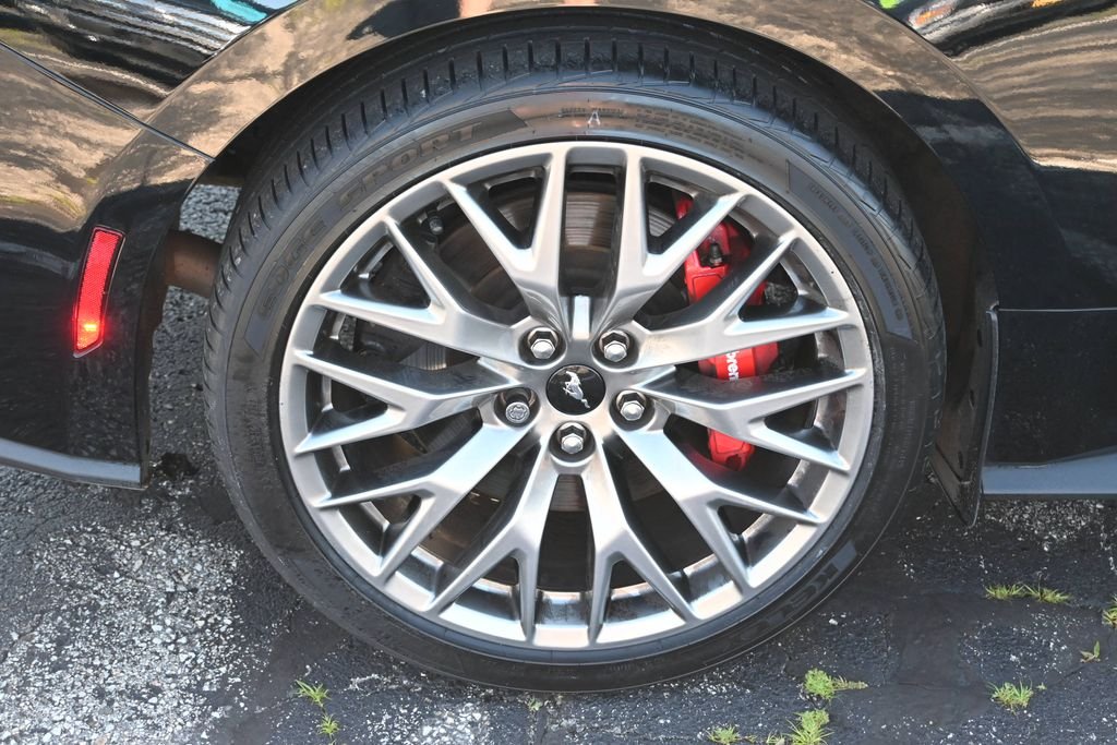Used 2025 Shadow Black Ford GT Premium image 15