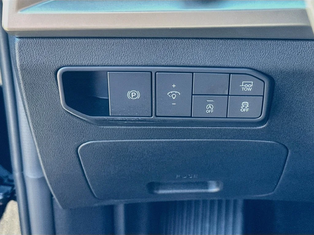 New 2027 Ebony Black Kia LX image 10
