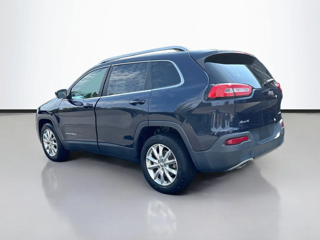 Used 2016 True Blue Jeep Limited image 5