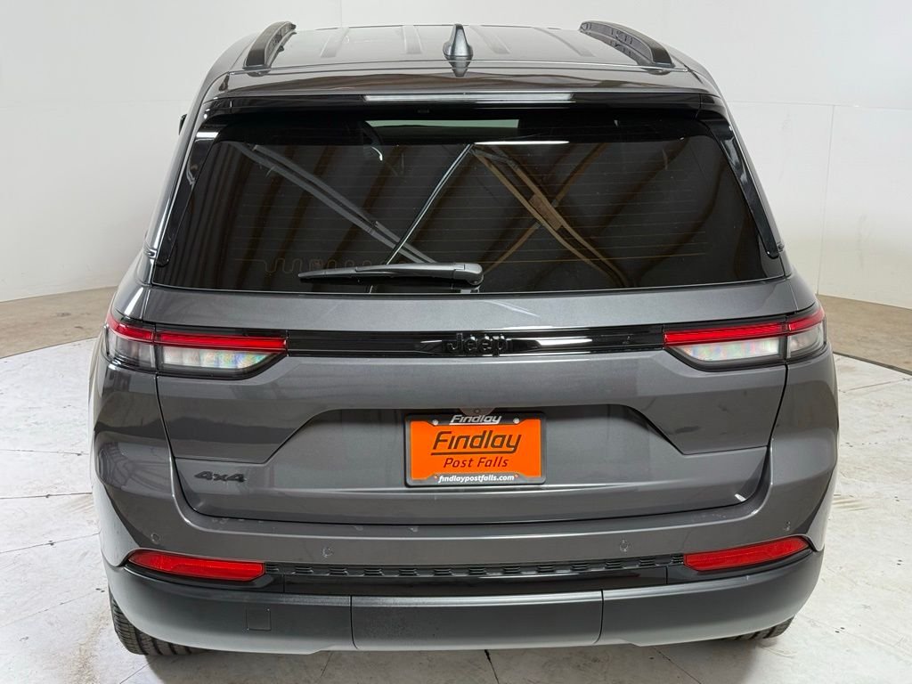New 2025 Baltic Gray Metallic Clear-Coat Exterior Paint Jeep Altitude X image 6