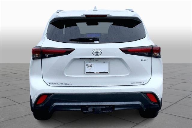 Certified Used 2025 WIND CHILL PEARL Toyota  image 5