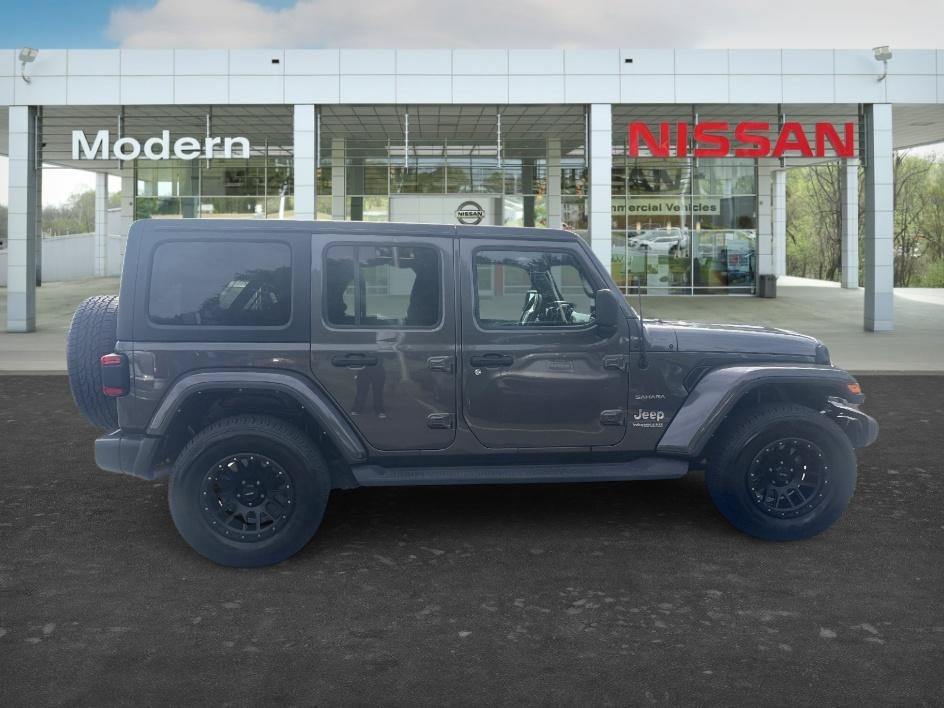 Used 2021 Granite Crystal Metallic Clearcoat Jeep Unlimited Sahara image 6