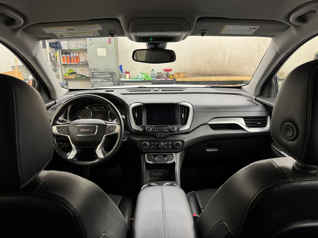 Used 2024 White GMC SLT image 27