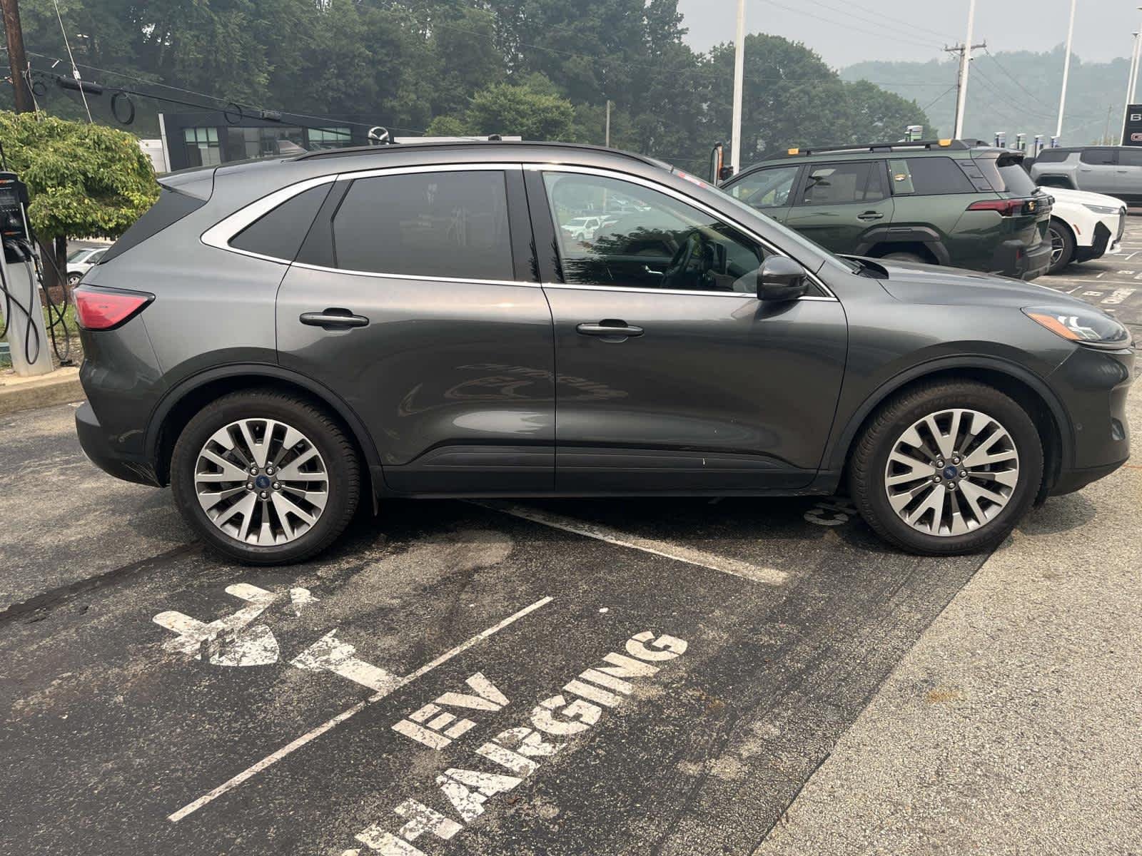 Used 2020  Ford Titanium Hybrid image 6