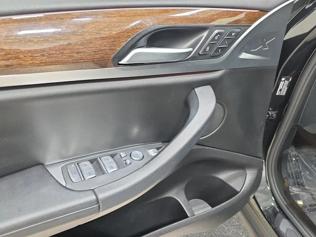 Used 2022 Black Sapphire Metallic BMW xDrive30i image 28