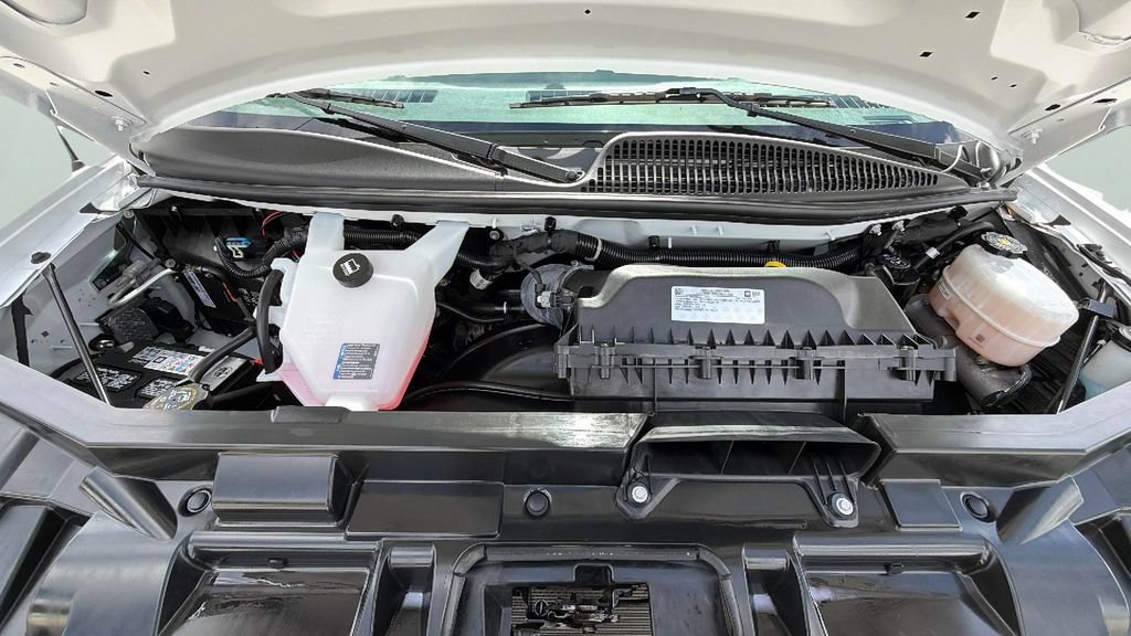 Certified Used 2025 Summit White Chevrolet WT image 32