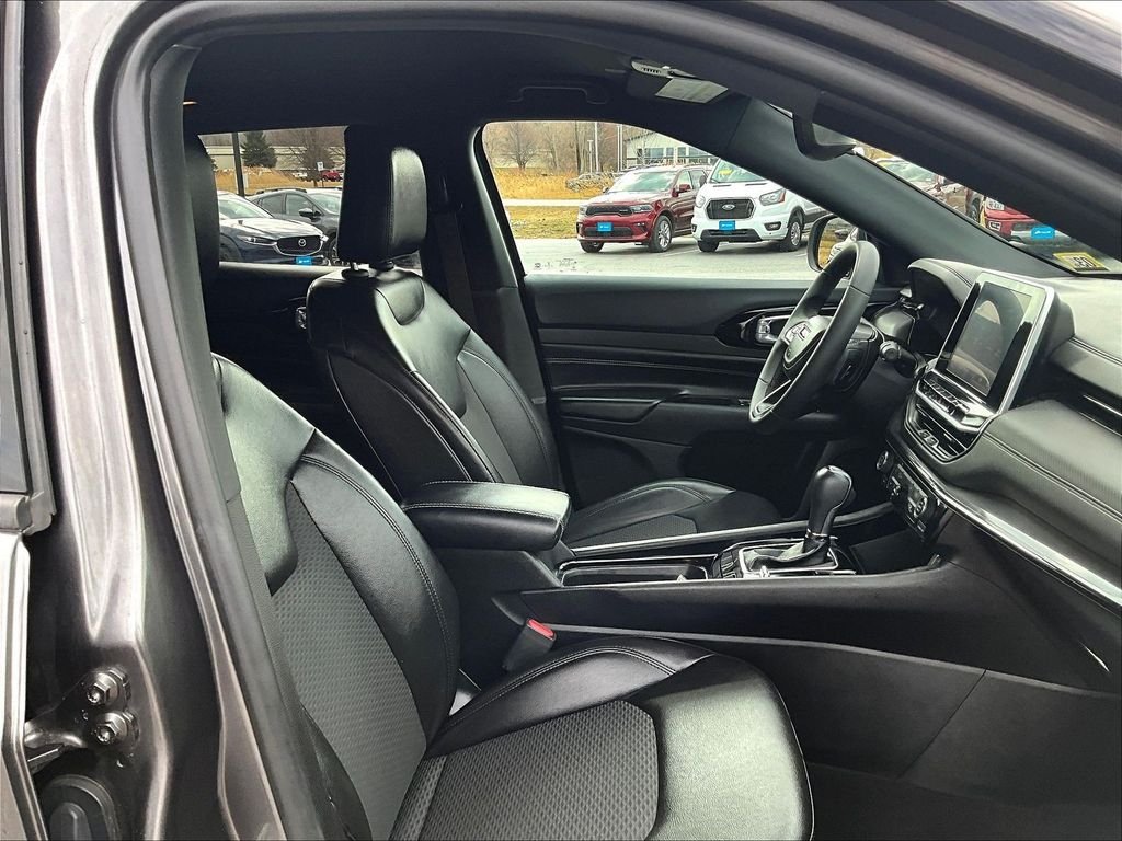 Used 2022 Gray Jeep Latitude image 11