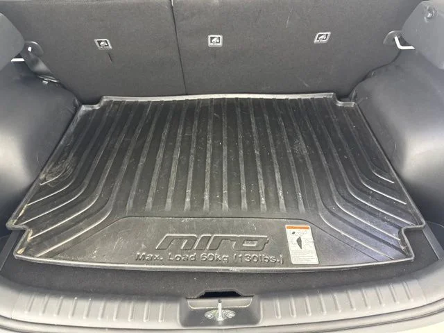 Used 2023 White Kia Wave image 27