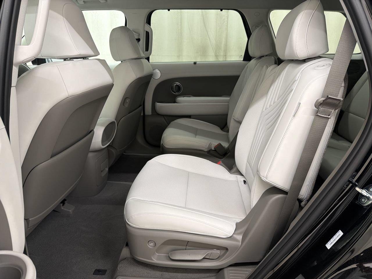 New 2026 Abyss Black Pearl Hyundai SEL 7P image 18