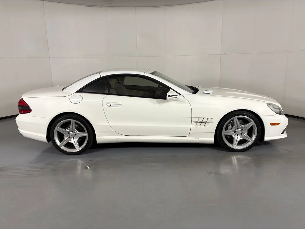 Used 2009 Diamond White Metallic Mercedes-Benz SL 550 image 9