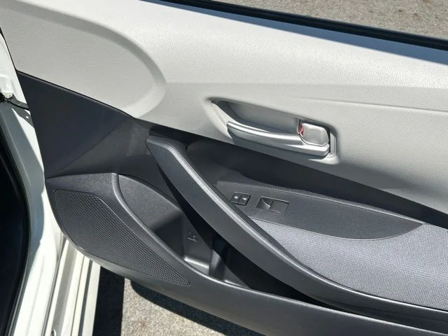 Used 2020 White Toyota LE image 27