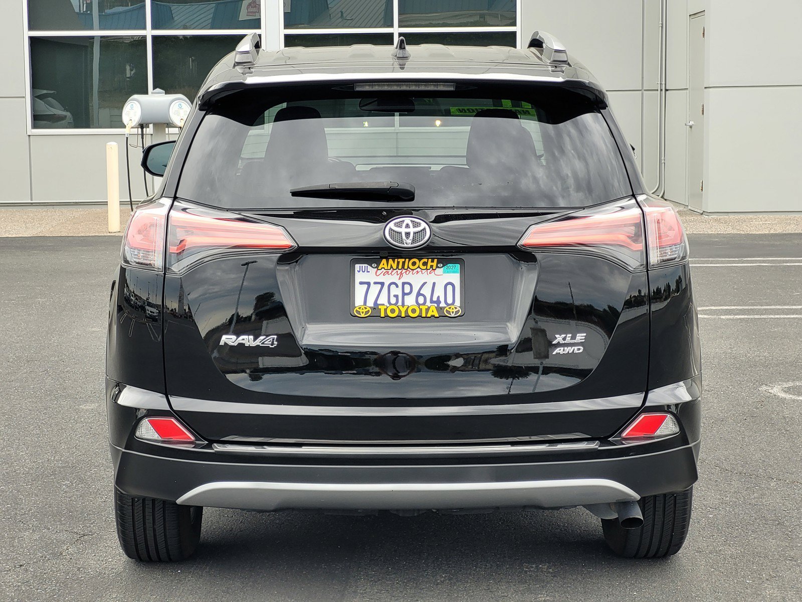 Used 2017  Toyota XLE image 5
