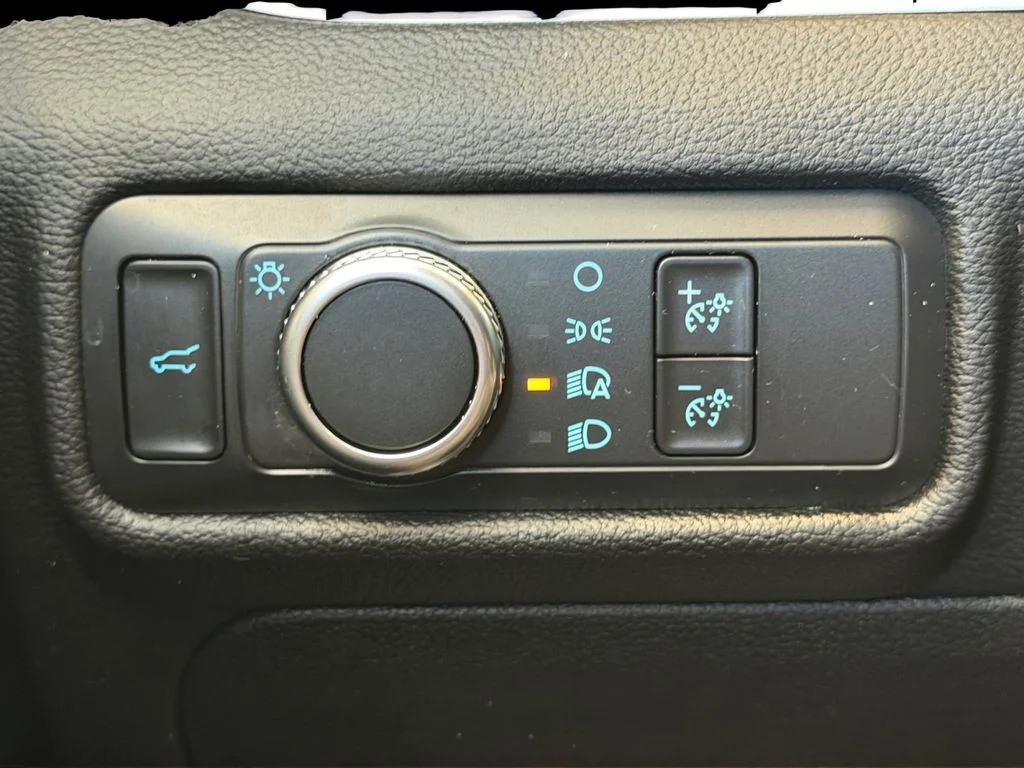 Used 2021 White Ford XLT image 24