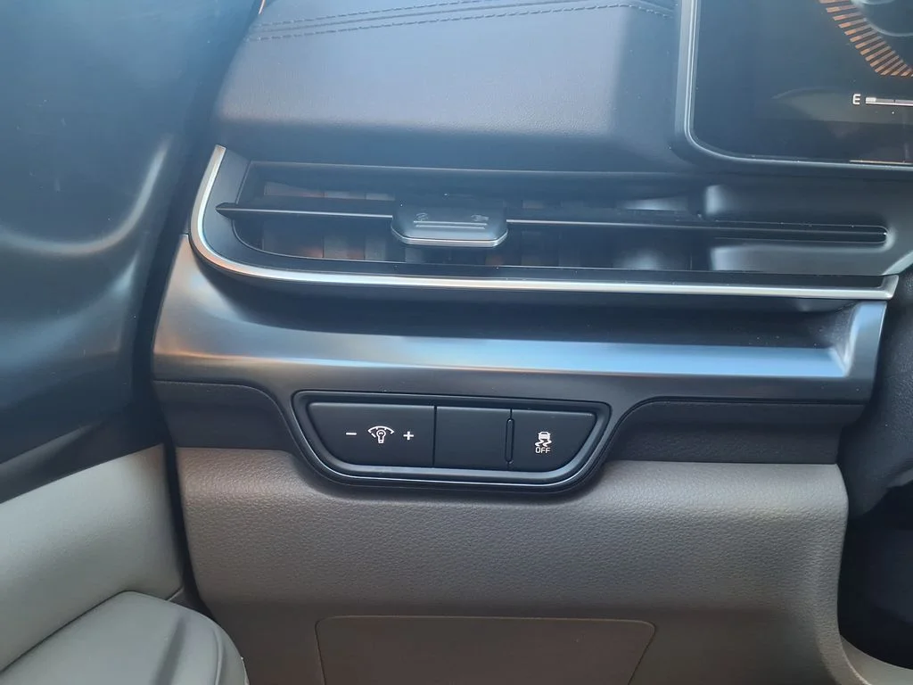 Used 2025 Gray Kia LXS image 34