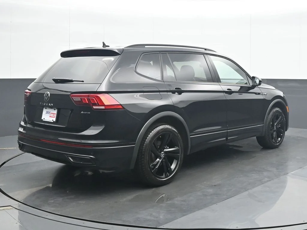 Used 2024 Black Volkswagen 2.0T SE R-Line Black image 6