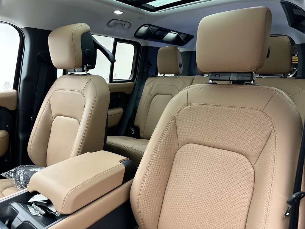 New 2026 Santorini Black Land Rover S image 10