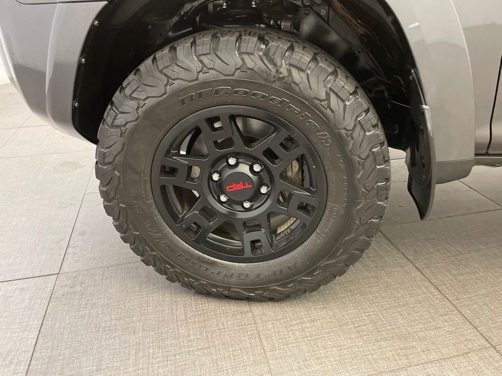 Used 2018 Gray Toyota SR5 image 10