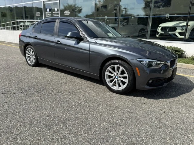 Used 2018 Mineral Gray Metallic BMW 320i xDrive image 3