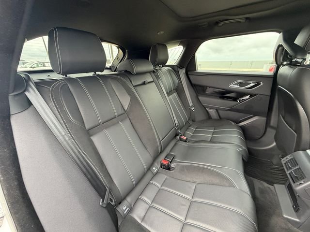 Used 2023 White Land Rover R-Dynamic S MHEV image 17