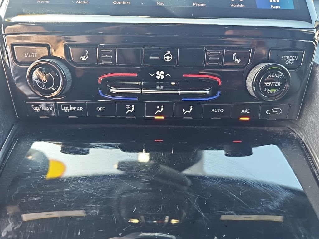 Used 2024 White/off-white Jeep Limited image 20