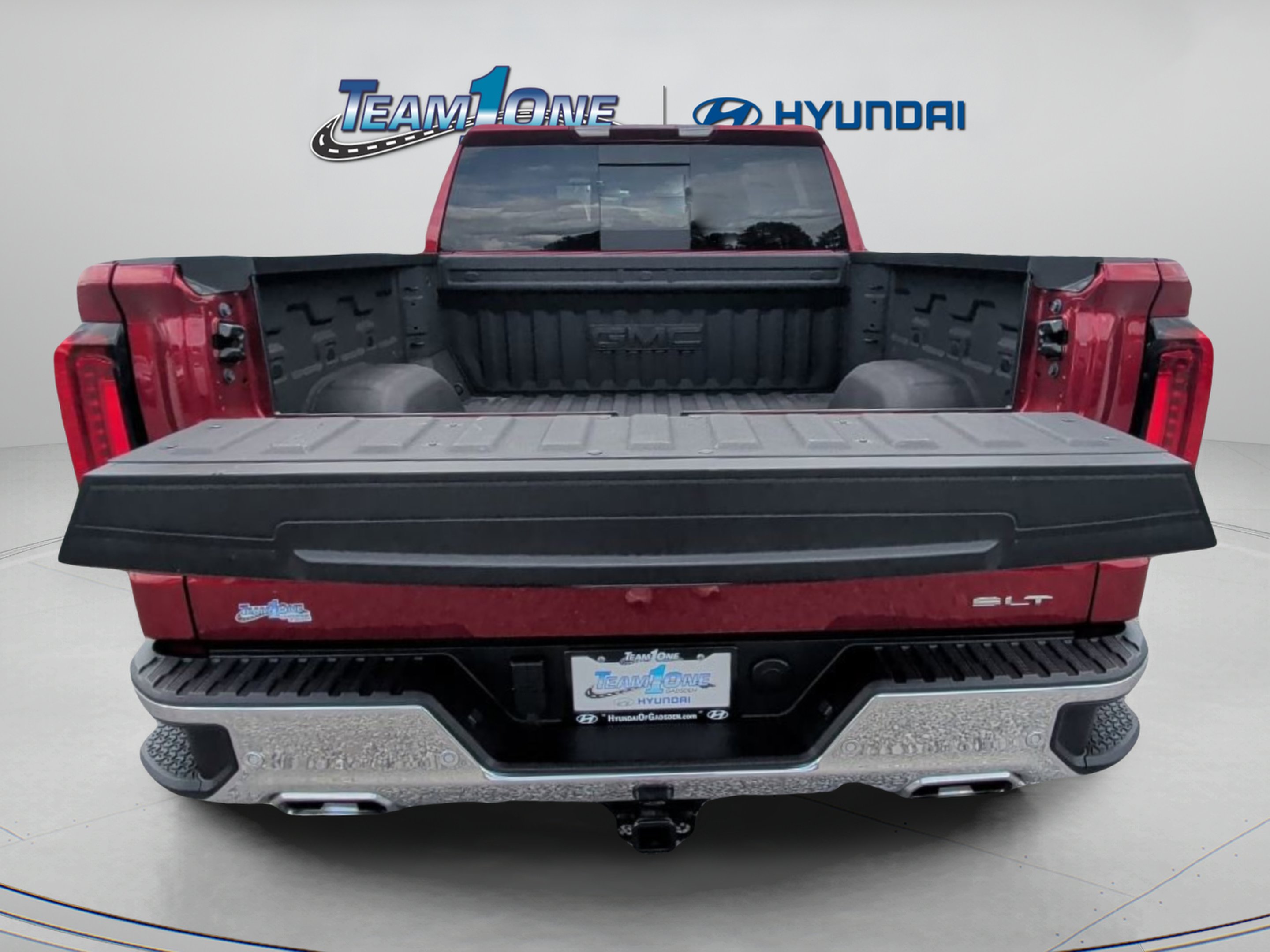 Used 2025 Volcanic Red Tintcoat GMC SLT image 15
