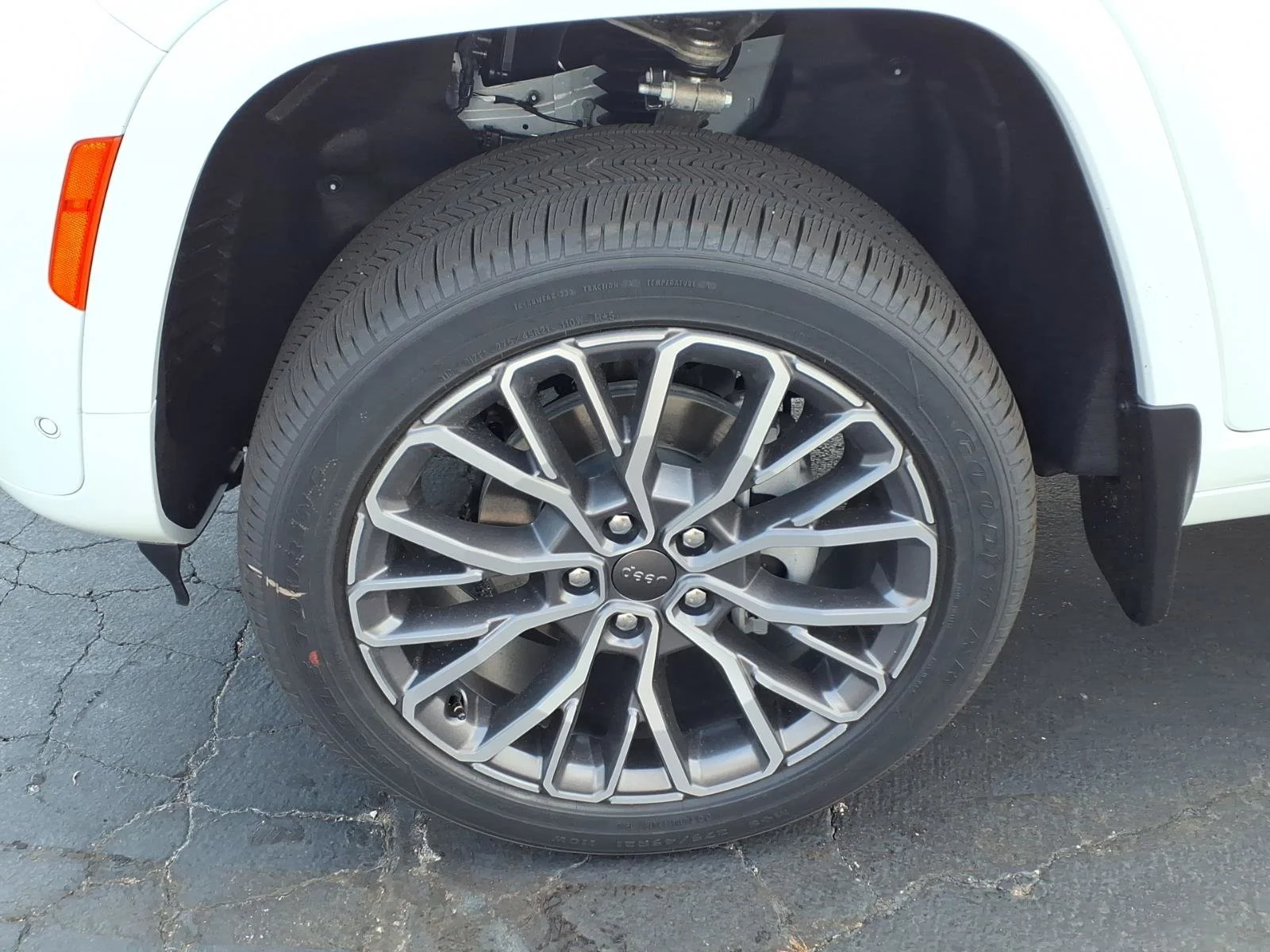 New 2026 Bright White Clear-Coat Exterior Paint Jeep Summit image 19