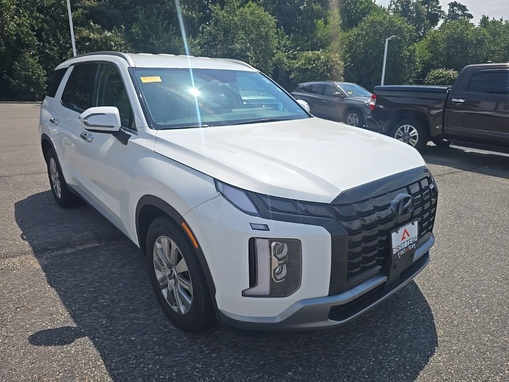 Used 2024 White Hyundai SEL image 3