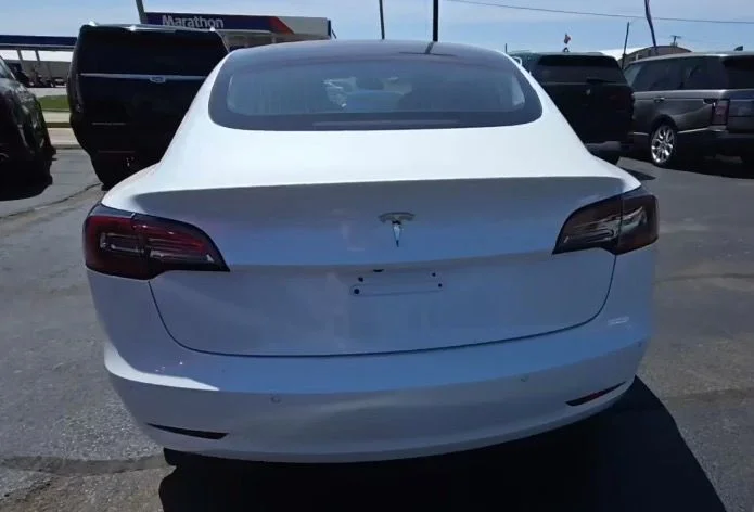 Used 2019 White Tesla Standard Range Plus image 9