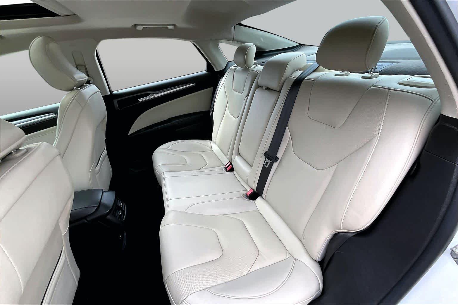 Used 2016 Oxford White Ford Titanium image 17