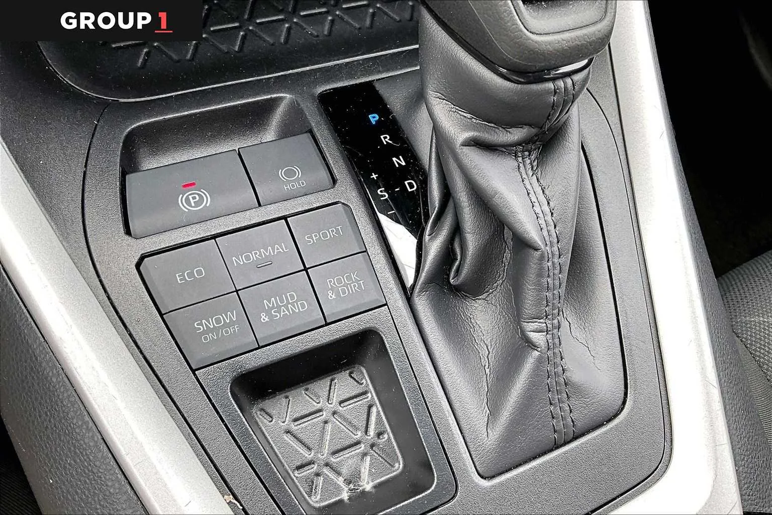 Used 2025 Midnight Black Metallic Toyota XLE image 35
