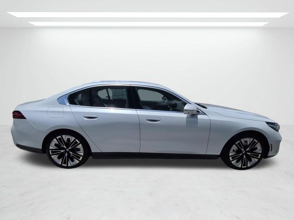 New 2027 White Metallic BMW 530i image 3