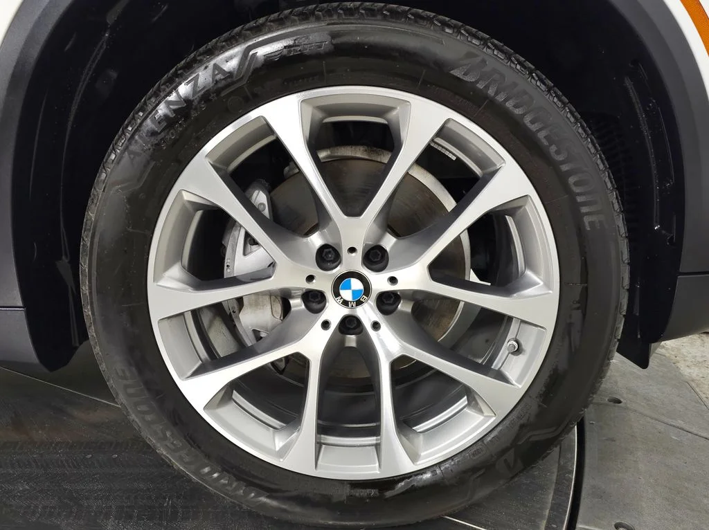Used 2025 White BMW xDrive40i image 13