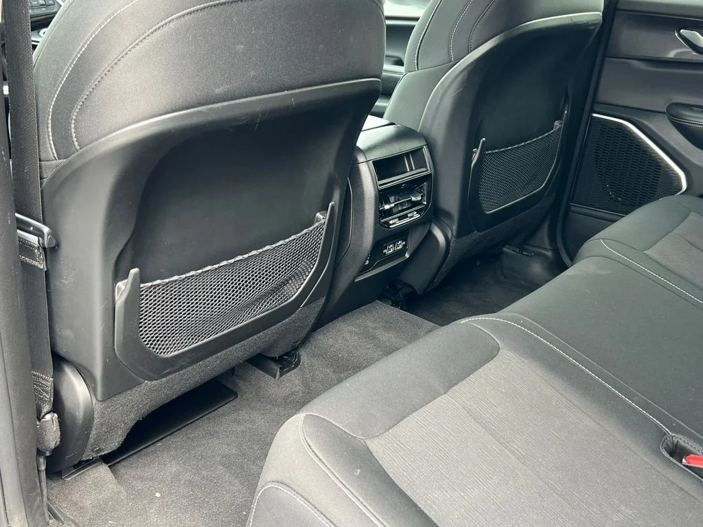 Used 2022 White Jeep Laredo image 34