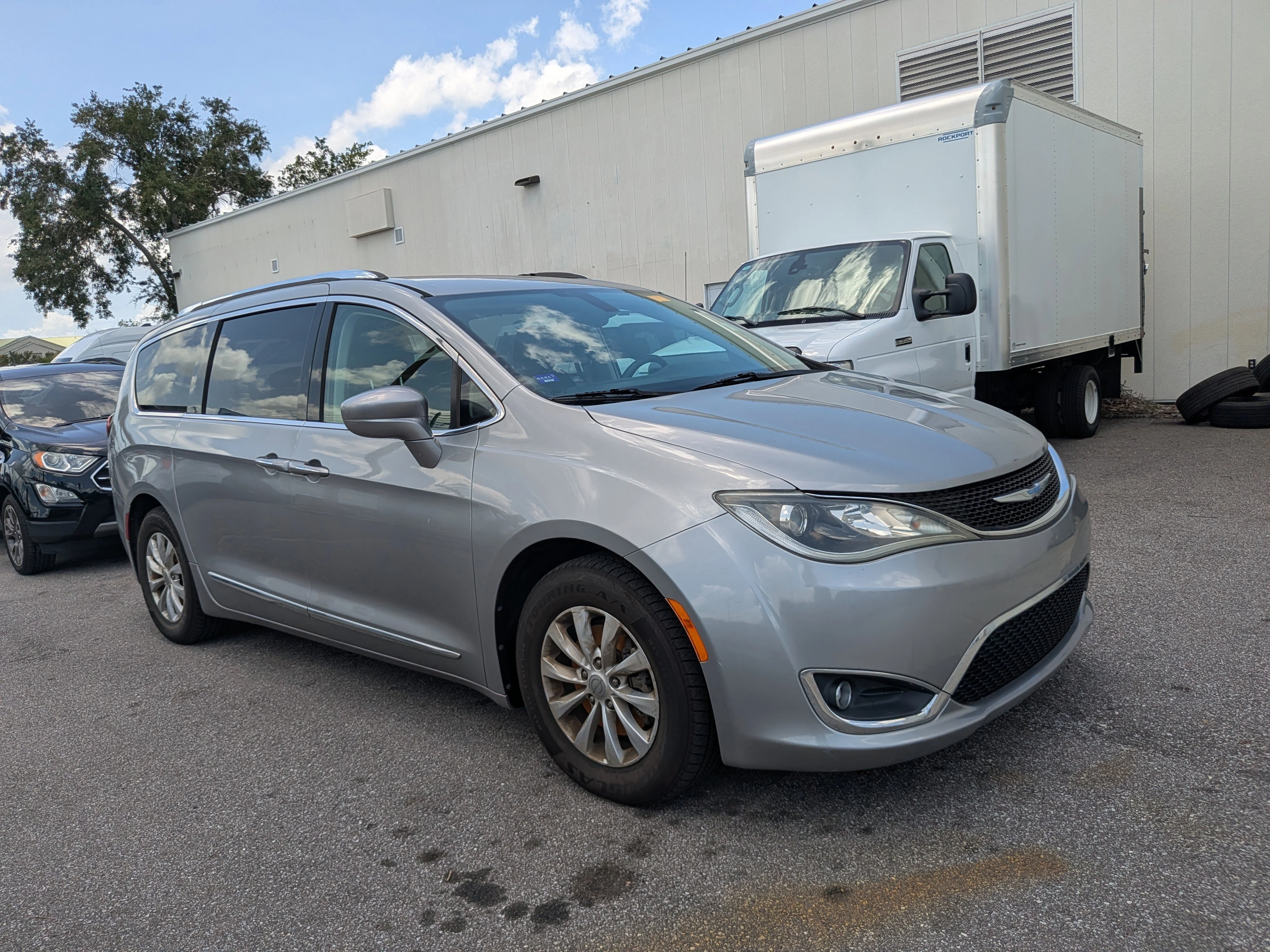 2018 Chrysler Pacifica Touring L's photo