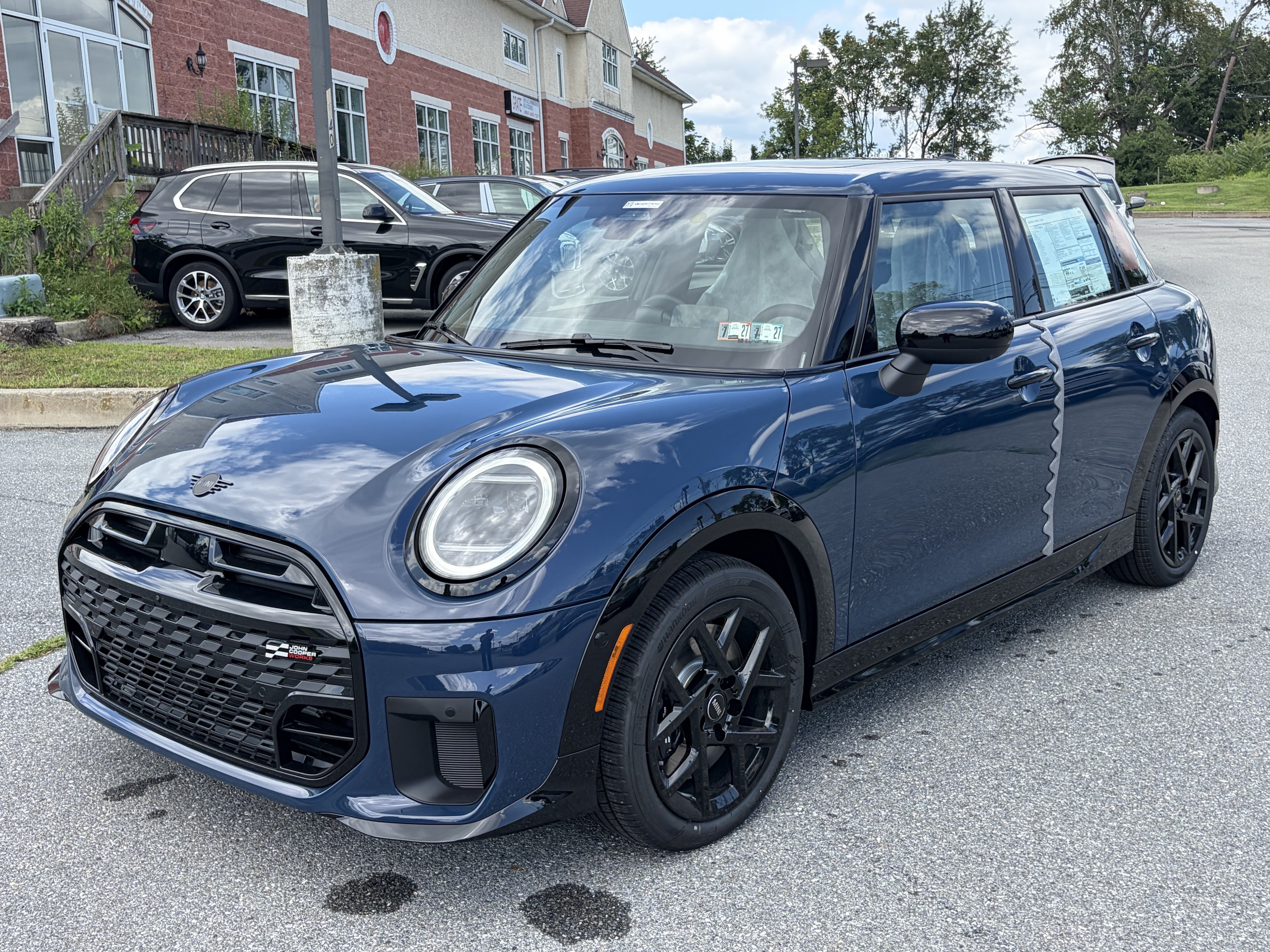 New 2026 Indigo Sunset Blue Metallic MINI Iconic image 1