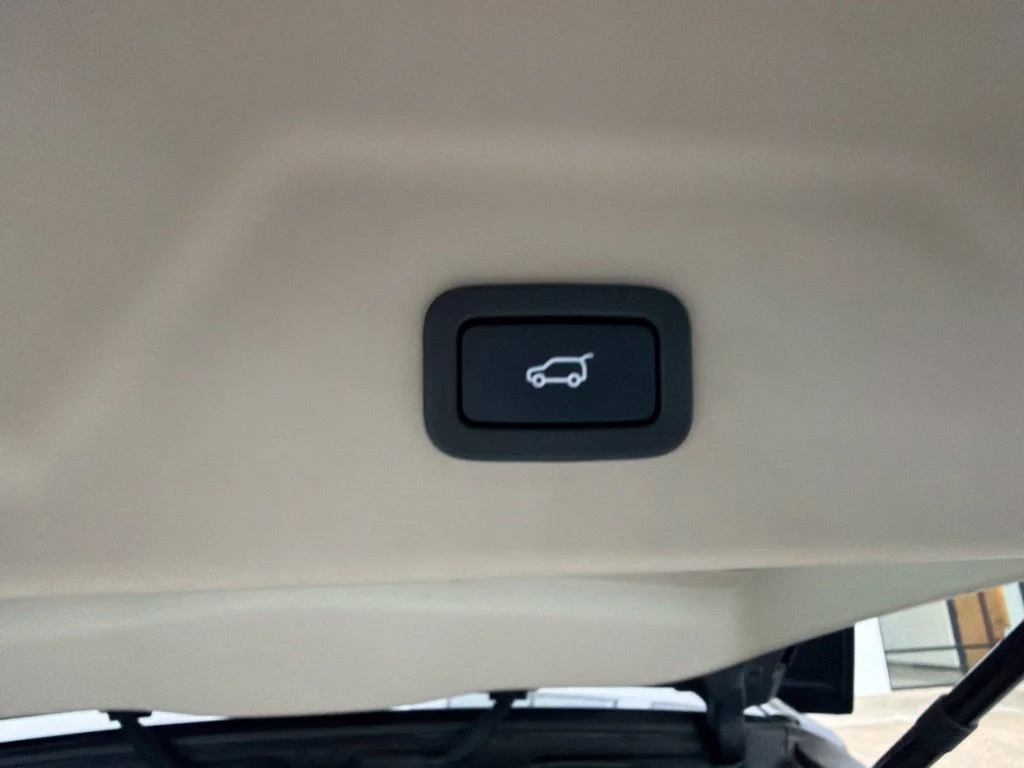 Used 2016 Black Land Rover 3.0L V6 Supercharged HSE image 12