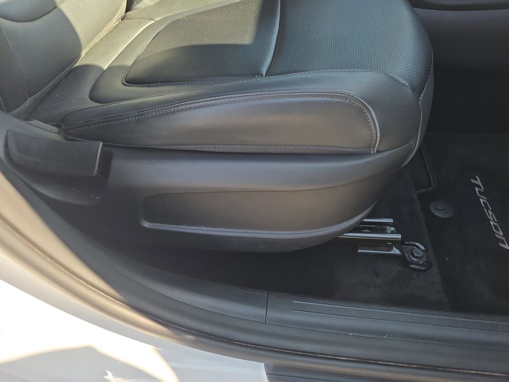 Used 2022 Quartz White Hyundai SEL image 34