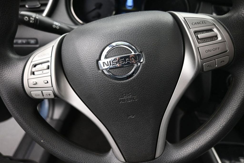 Used 2016 Blue Nissan S image 17