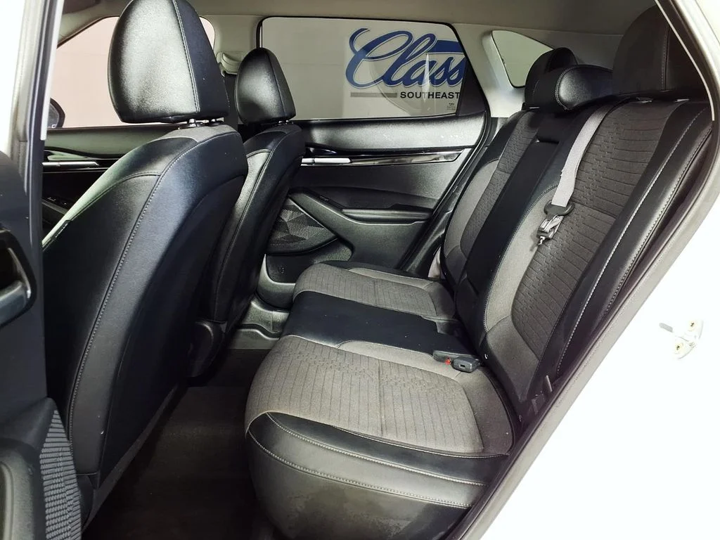 Used 2023 White Kia S image 8