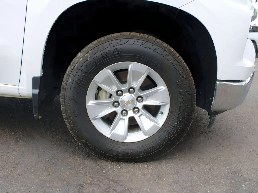 Used 2023 Summit White Chevrolet LT image 28
