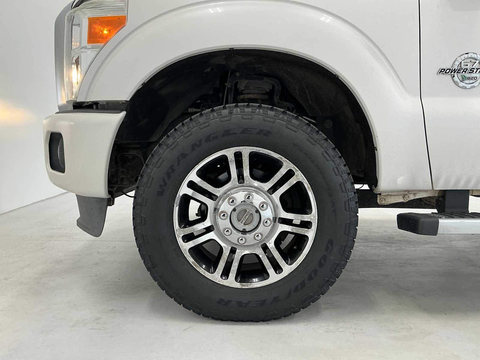 Used 2016 White Platinum Metallic Tri-Coat Ford Platinum image 8