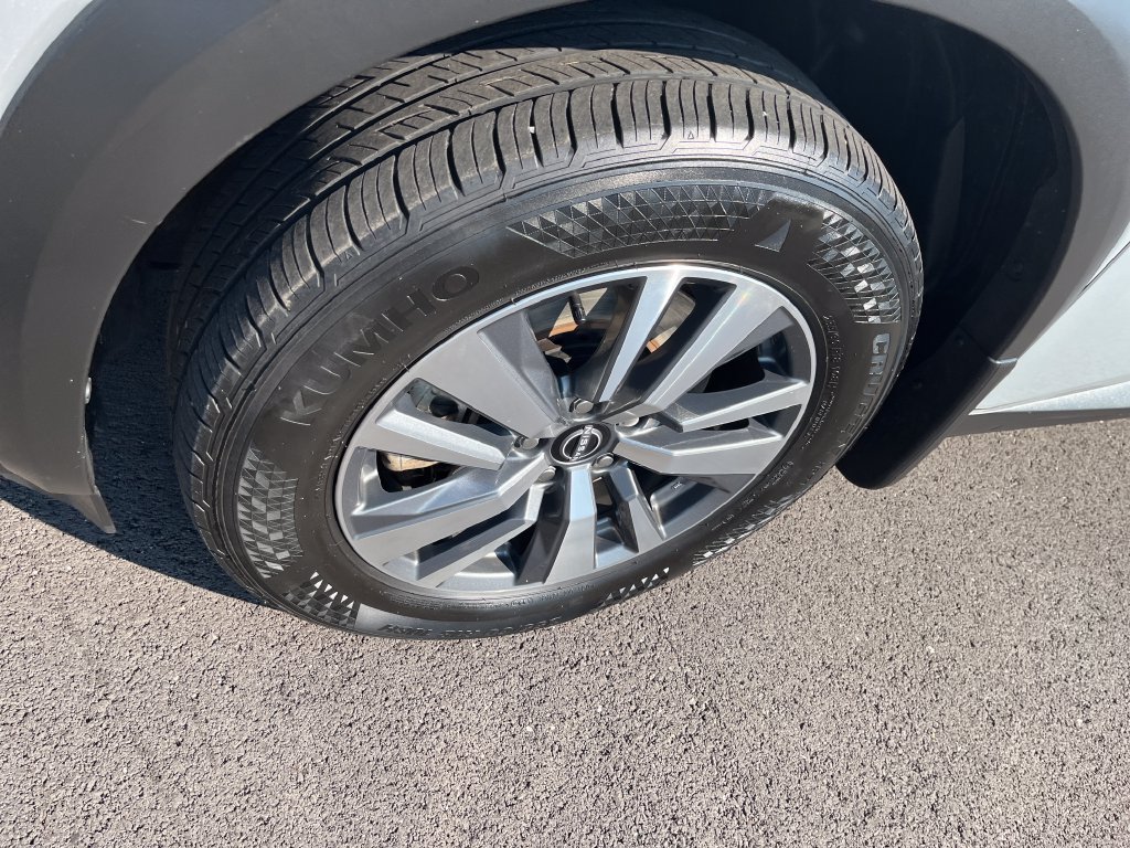 Used 2024 Silver Nissan SL image 11